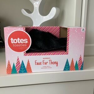 TOTES TOASTIES Faux Fur Slippers Women’s Black BRAND NEW Size 9-10